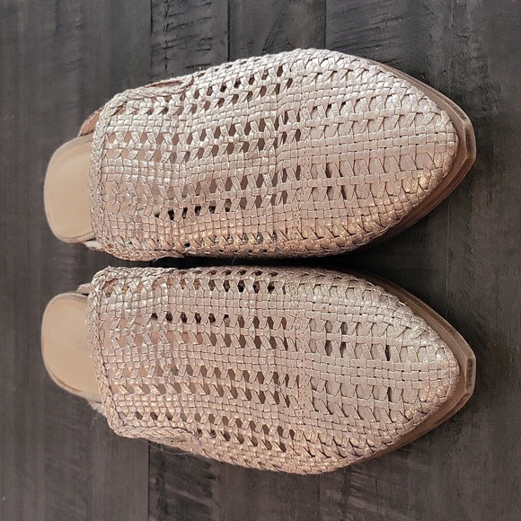 Chinese Laundry Mayflower Mule - Picture 2 of 5